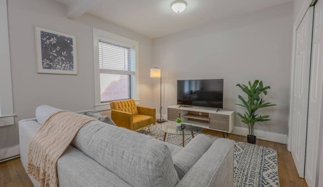 Bright 1 Bedroom | Downtown Boston