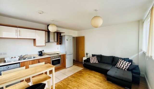 Bright 1 bedroom flat, balcony, 8 min to London Bridge