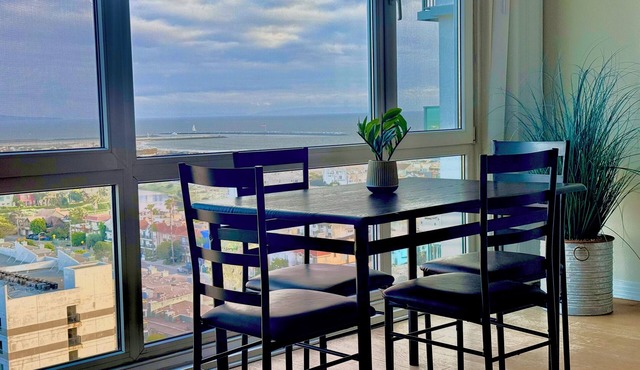 Bright 1 Bedroom with Sweeping Ocean Views
