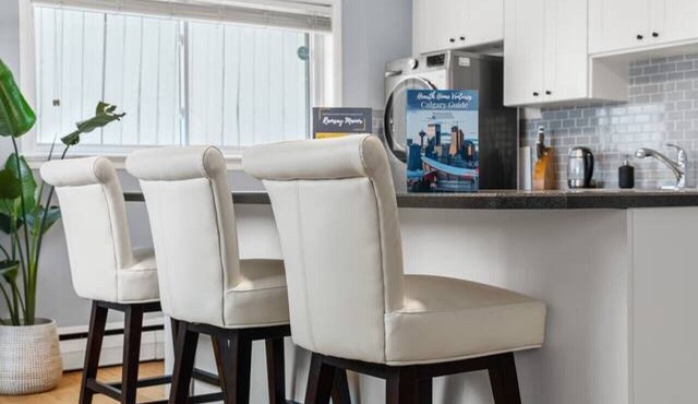 ☼ Bright 1 BR ☼ Near stampede/DT/concerts/hockey games/BMO/inglewood/Zoo