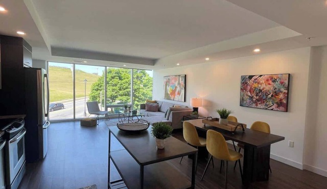 Bright 1 BR with Lots of Sunlight & 6 Appliances