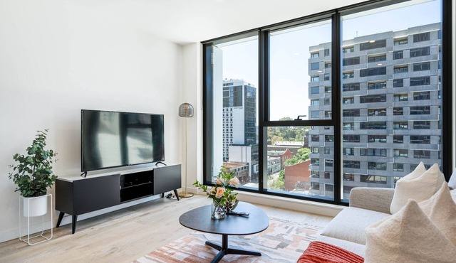 Bright 1B West Melbourne apt w free parking #2