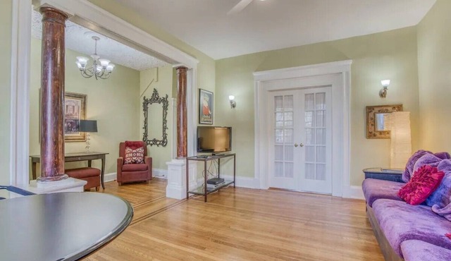 Bright 1BD in Charles Village, Minutes from Hopkins