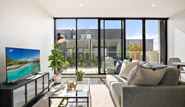 Bright 1BR Apartment Near Maribyrnong River