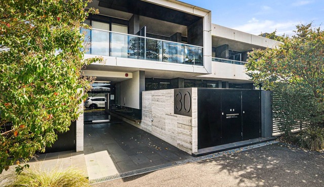 Bright 1BR Apartment Near Maribyrnong River