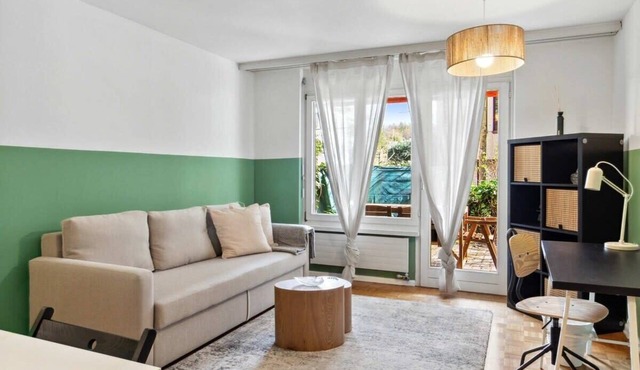 Bright 1BR Apartment w/Patio in Seefeld