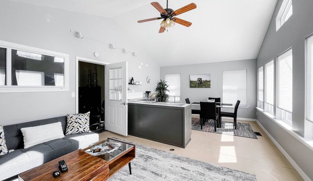 Bright 1BR in Historic Home Walk to UM & Downtown Mid-Term Stays Allowed