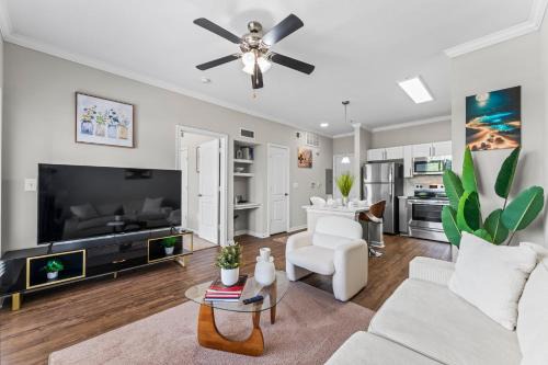 Bright 1BR in Magnolia Near Woodlands Waterway