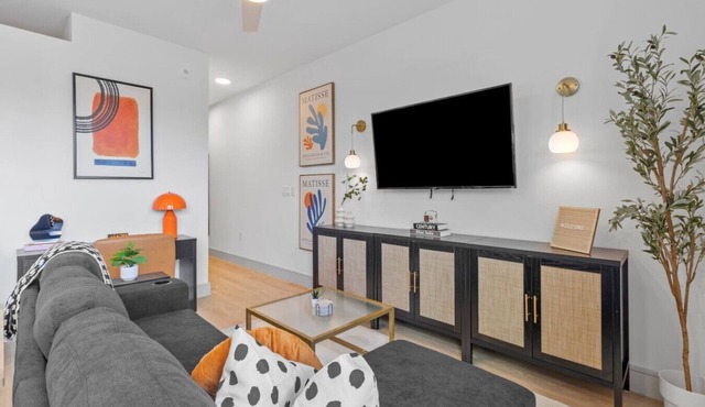 Bright 1BR|Wi-Fi & Smart TV|Gated Apt Near Domain