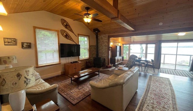 Bright 2 Bdrm Waterfront Cottage on Georgian Bay