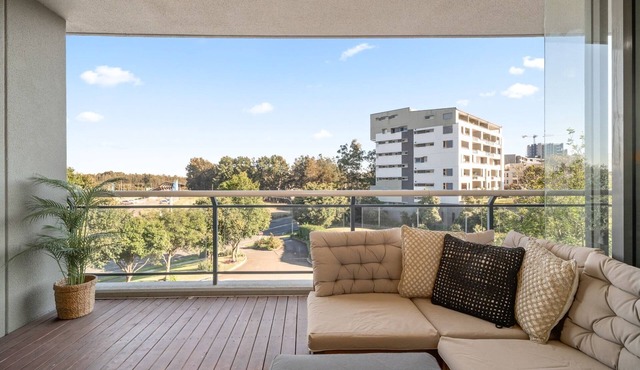 Bright 2-Bed Apartment Near Wentworth Point Sights