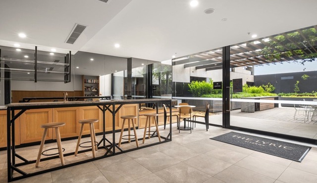 Bright 2-Bed Apartment in Fitzroy’s Heart