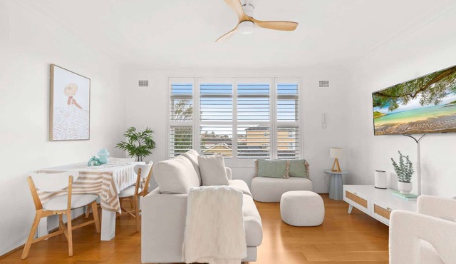 Bright 2-Bed Flat with Balcony in Vaucluse