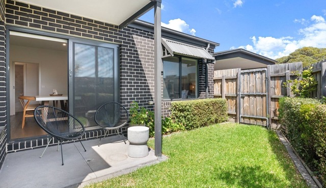 Bright 2-Bed Glenroy Home with Courtyard