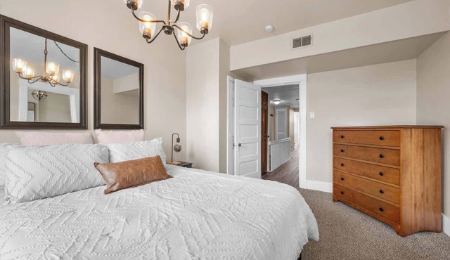 Bright 2-Bed Retreat in Millvale - Walk to River