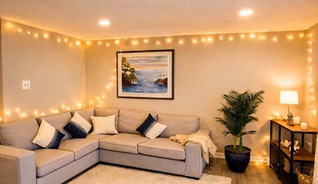 Bright 2-bedroom apartment near I-270 with Shops & Dining