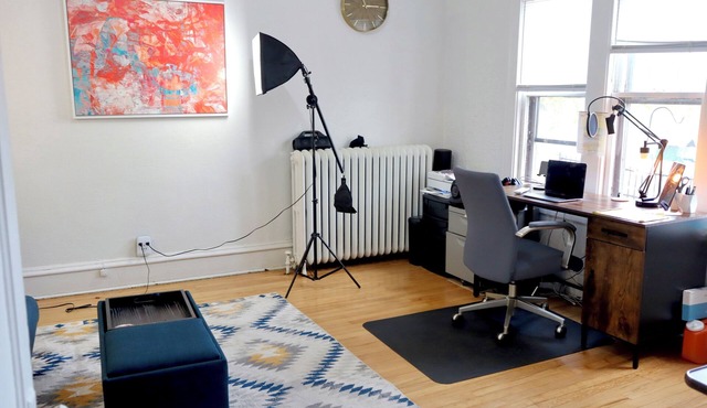 Bright 2-bedroom apartment with in the Trendy Northeast Minneapolis Neighborhood