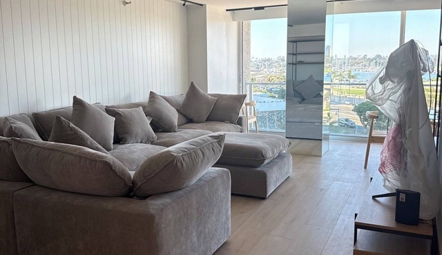 Bright 2-bedroom apartment with Bay Views newly remmodeled