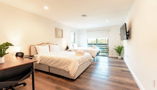 Bright 2-bedroom apartment with AC in peaceful Pasadena