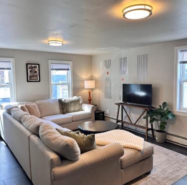 Bright 2-Bedroom Apartment in Federal Hill with Parking, Walk to Atwells Ave