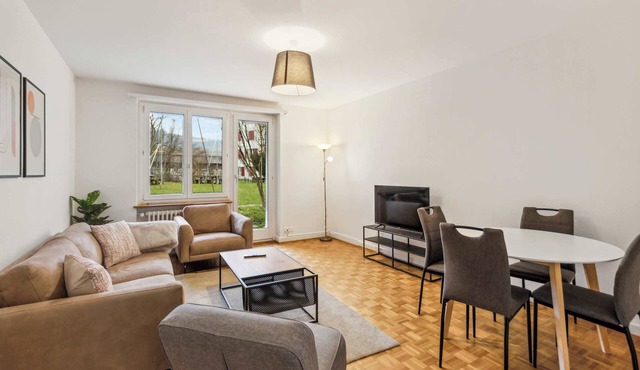 Bright 2-Bedroom Apartment near Museum Rietberg, Zürich