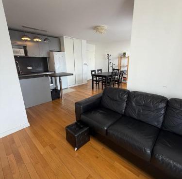 Bright 2-bedroom apartment with balcony, ideal for a stay in Paris