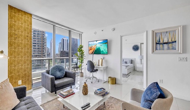 Bright 2-bedroom apartment with AC in peaceful Miami neighborhood