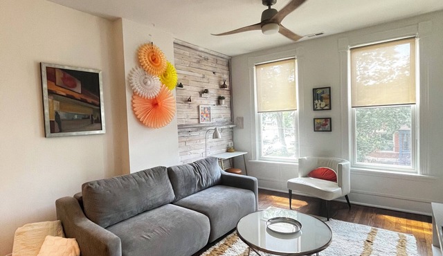 Bright 2-Bedroom Logan Square Apartment – Your Perfect Chicago Base