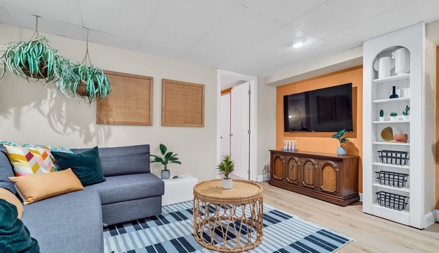 Bright 2-Bedroom Suite | 8 Mins to DT | Newly Furnished & Cozy!