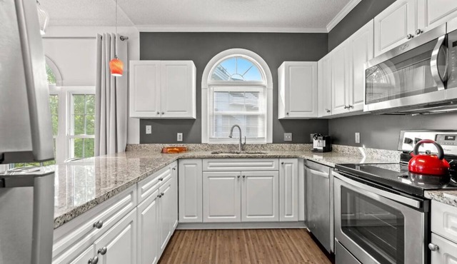 Bright 2 BR, Fully Equipt, 3rd Floor Cozy Condo in Myrtle Beach