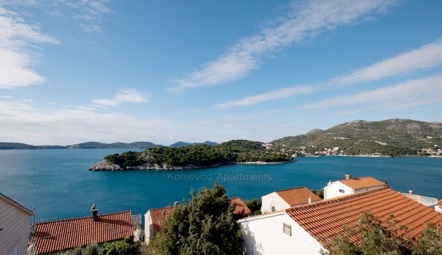 Bright 2 Br Seaside Stuning Seaview Penthouse Apartment With Balcony, 80m2