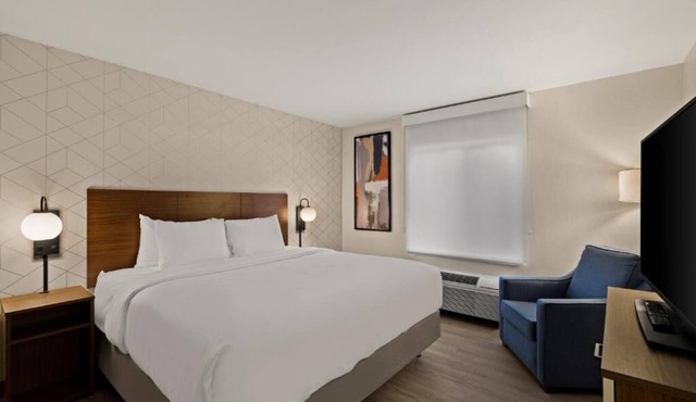 Bright 2 King Suites w/Kitchen & Sofa for Relaxing Stays