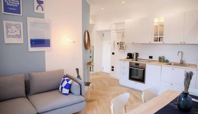 *Bright 2-Room Apartment for friends and relatives*10 MINUTES FROM THE CATHEDRAL