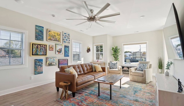 Bright 2Bd/2ba for Bourbon Trail- Priv Parking!