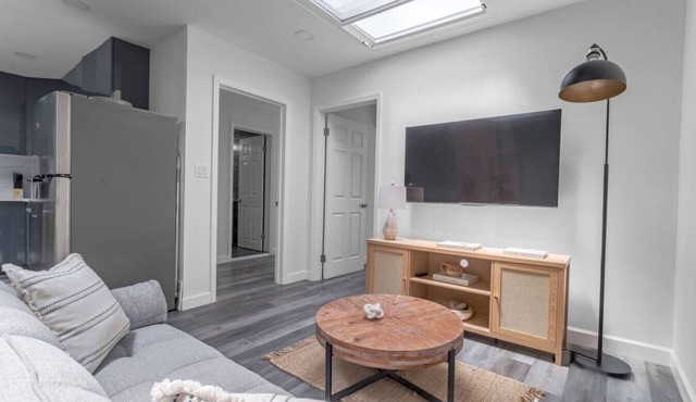 Bright 2BD Apt in NYC – Steps from Central Park!