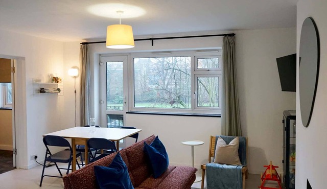 Bright 2BDR Family Home in Forest Hill