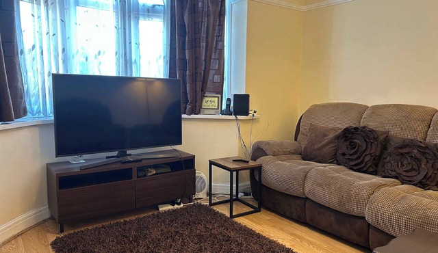 Bright 2BDR Home with Garden and Parking Wembley