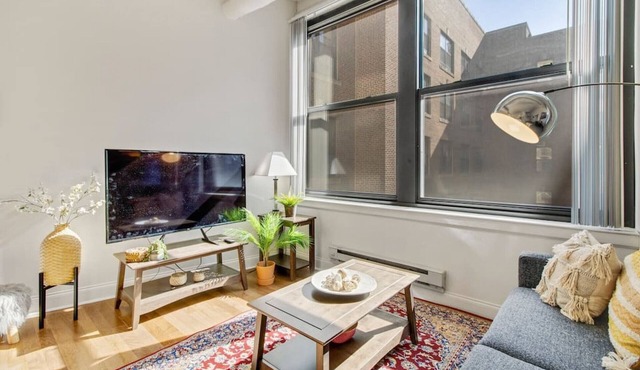 Bright 2BR Apartment w Free Parking, Wifi, Gym, Central Location