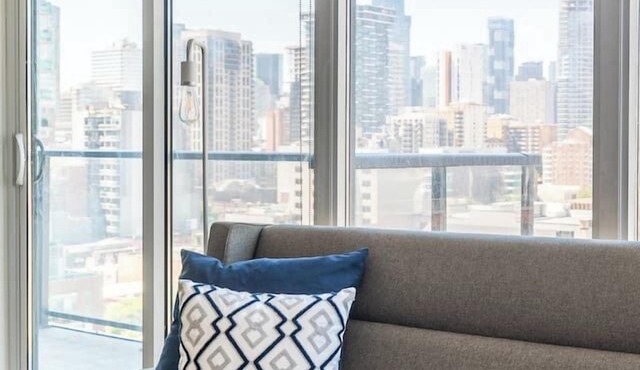 Bright 2BR Condo with Amazing View and Parking!
