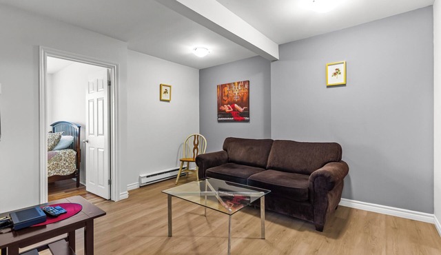 Bright 2BR Loft WiFi Parking