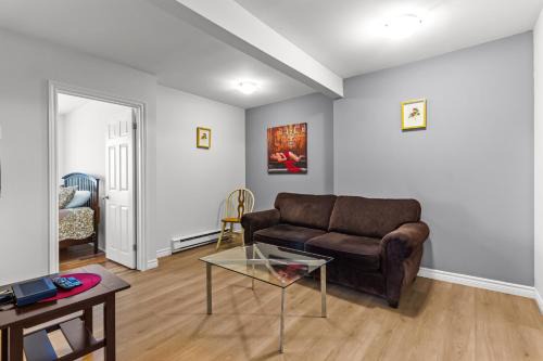 Bright 2BR Loft WiFi Parking