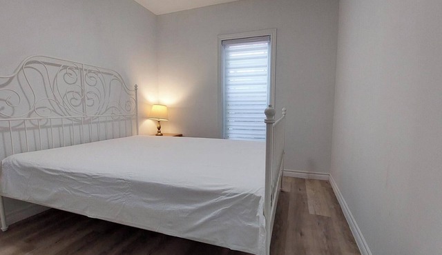 Bright 2BR Near River · Private Parking
