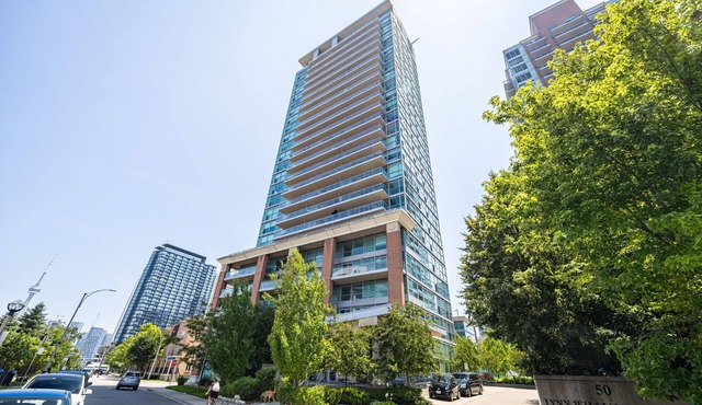 Bright 2BR Unit w/Free Parking and Gym