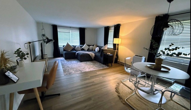 Bright 2BR w/Fast WiFi, Kitchen, Private Entrance