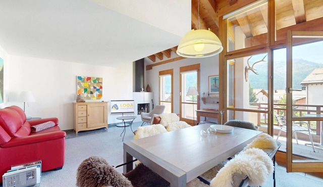 Bright 3 ½-room apartment, 80 m2 spread over two floors.