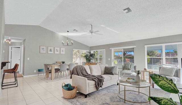 Bright 3/2 Equestrian Home/10 Min to WEF & Polo