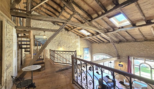 Bright 3-bedroom cottage with WiFi and parking in Champagnac-de-Belair