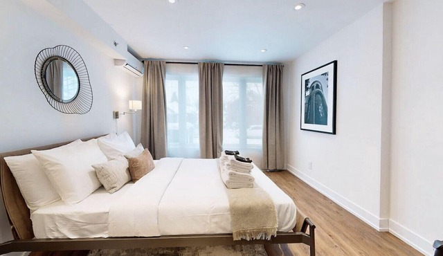 Bright 3-BDR Apartment In Toronto (Unit #2)