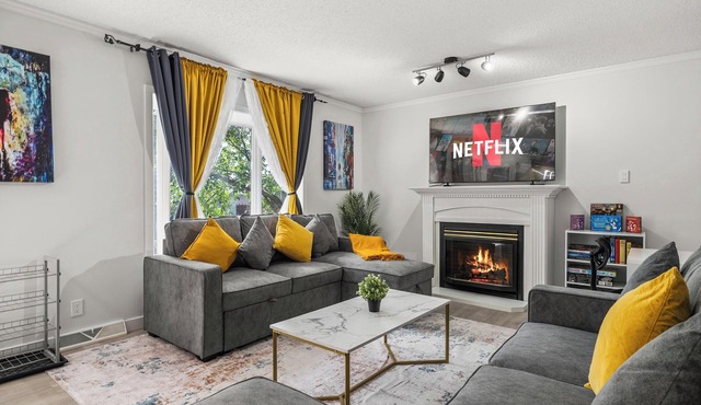 Bright 3-Bed Retreat Near the Zoo and Downtown