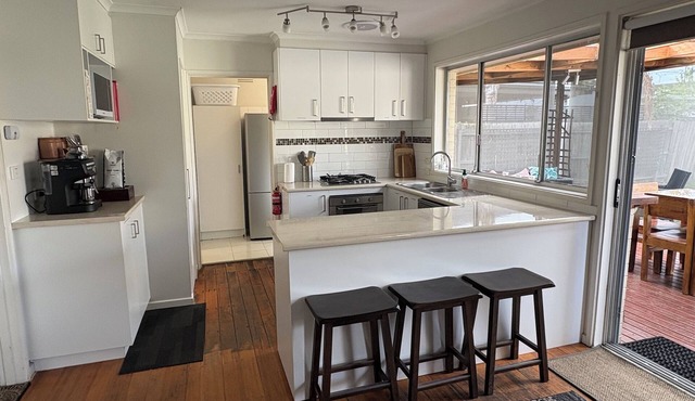 Bright 3-Bedroom Family & Pet-Friendly Home